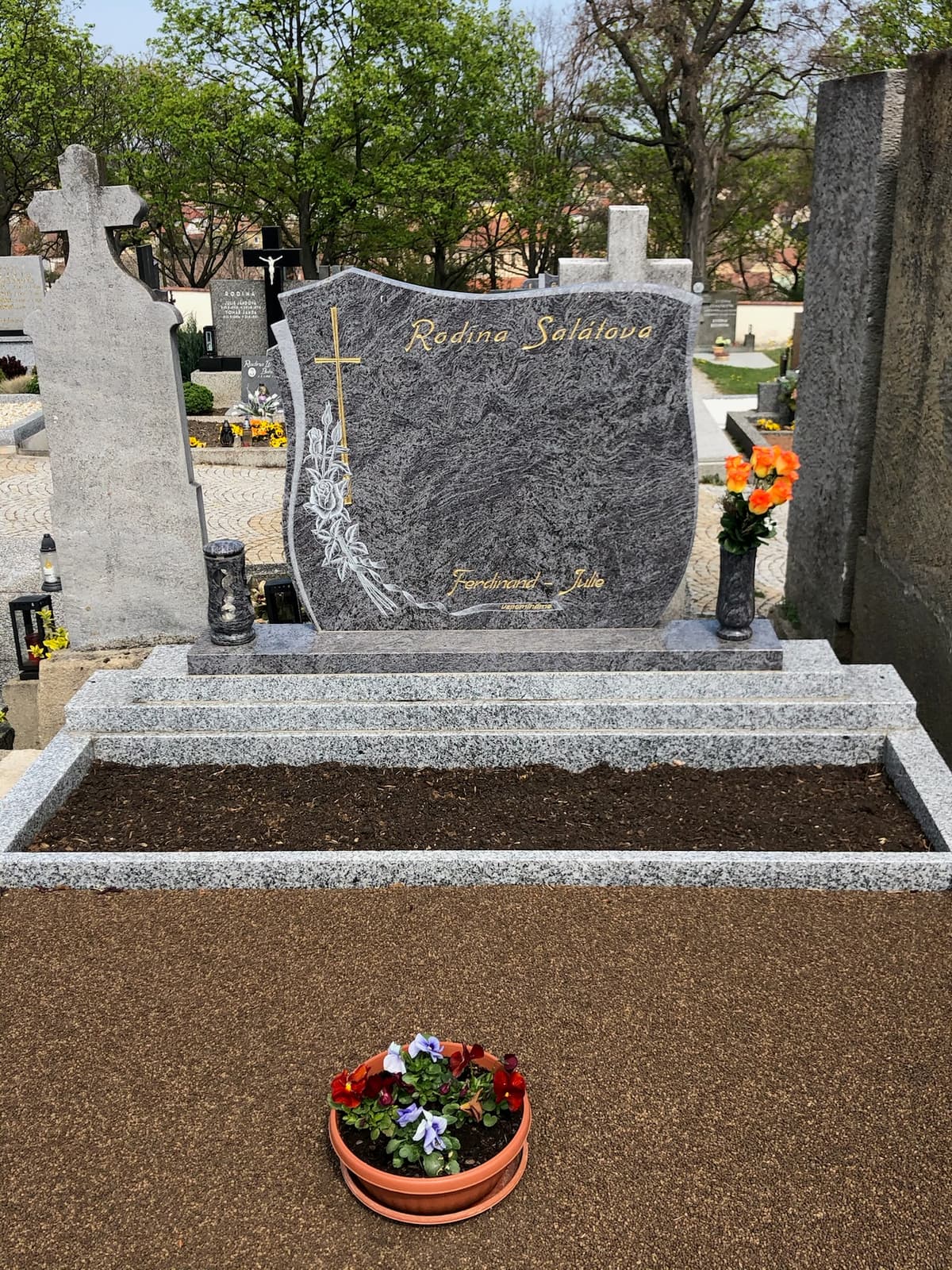 Kamenný pomník na míru – STONIA kamenictví